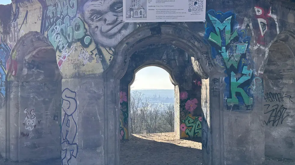 Der Sockel ist begehbar