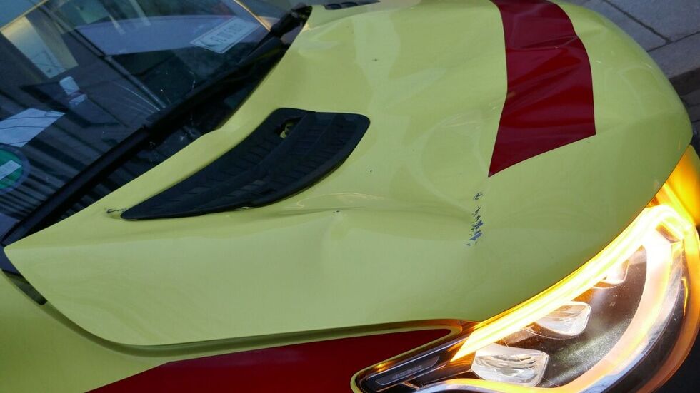 Die Schäden an dem Fahrzeug - es musste ersetzt werden.