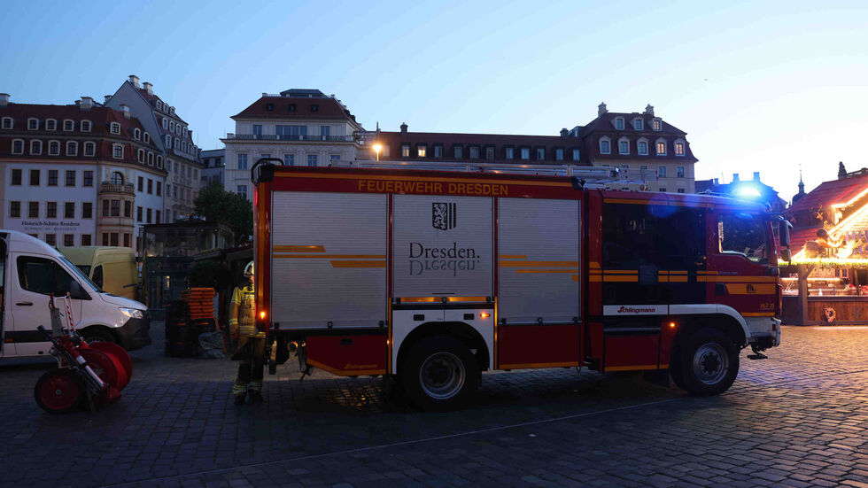 Die Feuerwehr auf dem Neumarkt.