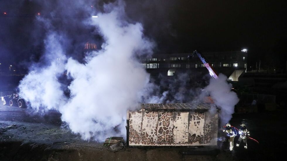 Der Baucontainer wurde durch das Feuer zerstört