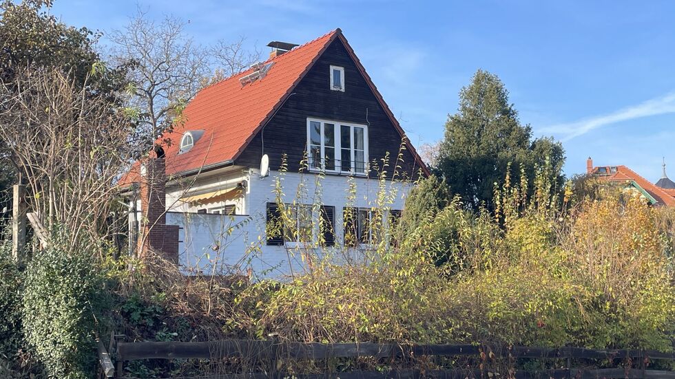Das Einfamilienhaus in Cossebaude wurde1932 erbaut, das Erbrecht für das Objekt wird für 60 Jahre vergeben Das Einfamilienhaus in Cossebaude wurde1932 erbaut, das Erbrecht für das Objekt wird für 60 Jahre vergeben