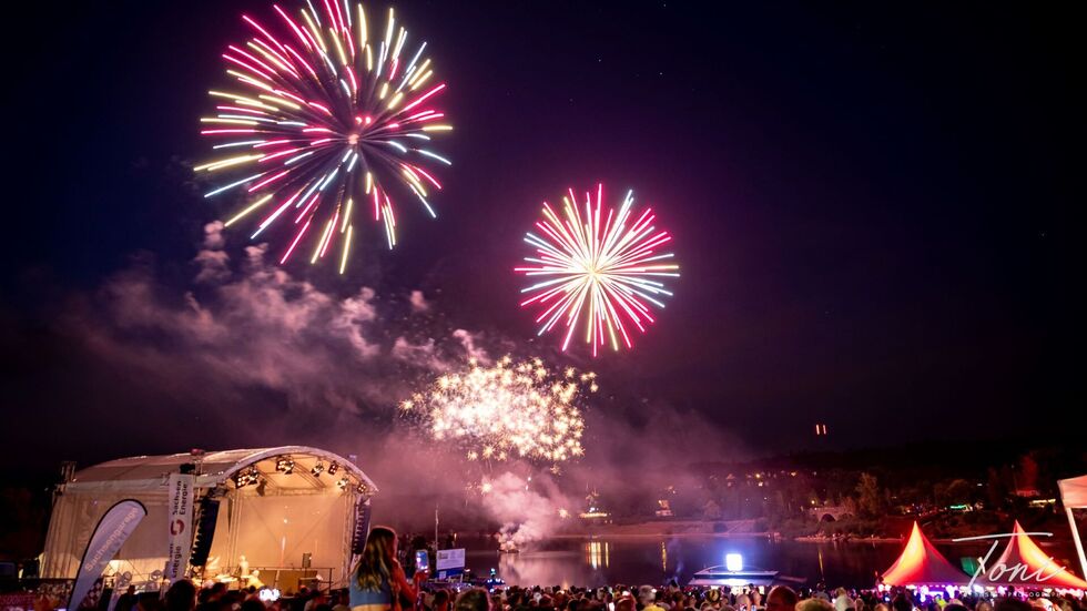 Letztes Jahr konnte das Feuerwerk direkt über dem Wasser gezündet werden, dieses Jahr nicht mehr Letztes Jahr konnte das Feuerwerk direkt über dem Wasser gezündet werden, dieses Jahr nicht mehr