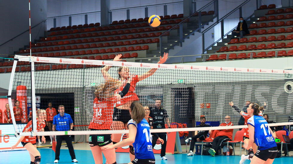 Der DSC verliert das erste Finalspiel um die deutsche Meisterschaft klar mit 0:3 Der DSC verliert das erste Finalspiel um die deutsche Meisterschaft klar mit 0:3