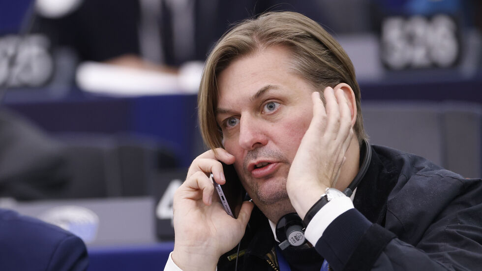 AfD-Politiker Maximilian Krah. Dessen Ex-Mitarbeiter wurde nun aufgrund von Spionage angeklagt. 