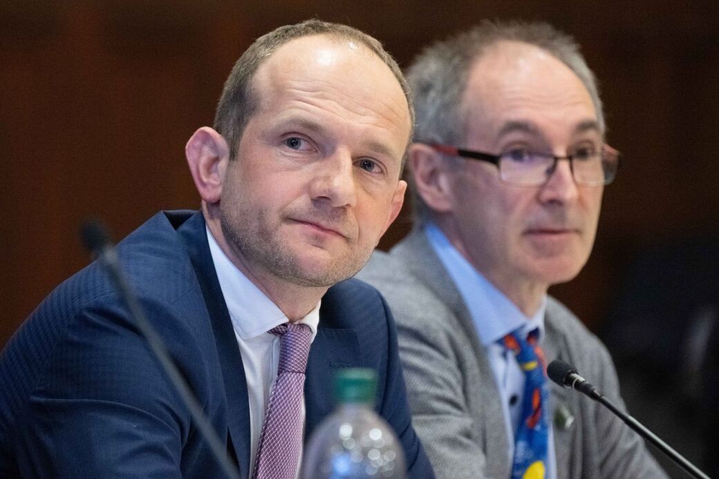 Landrat Stephan Meyer (CDU) und Kommunalamtskeiter Karl Ilg (r.).