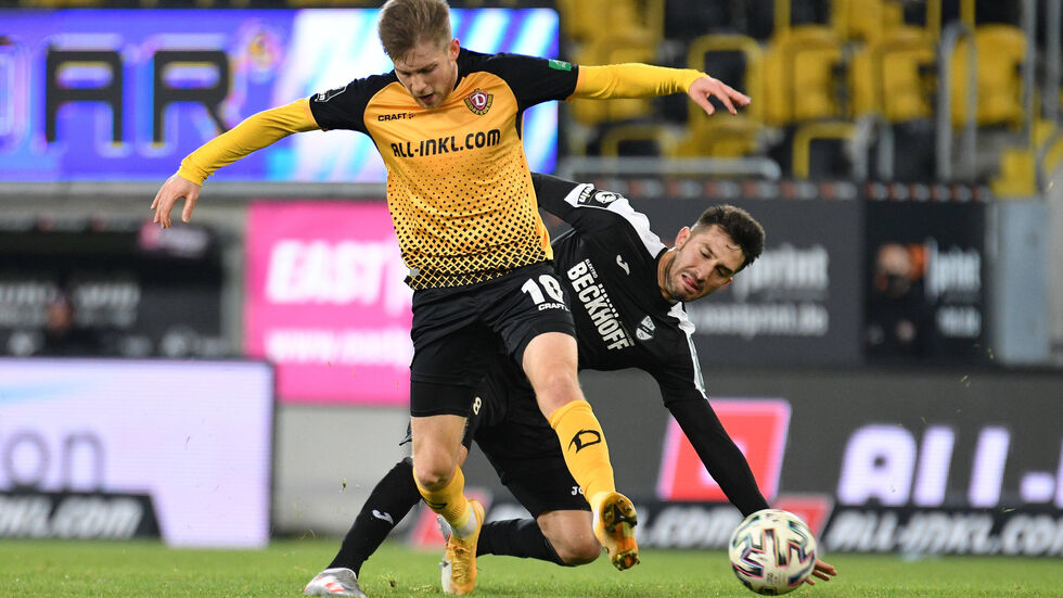 Dynamo-Spieler Patrick Wehrauch setzt sich im Zweikampf gegen Ayguen Yildirim Dynamo-Spieler Patrick Wehrauch setzt sich im Zweikampf gegen Ayguen Yildirim