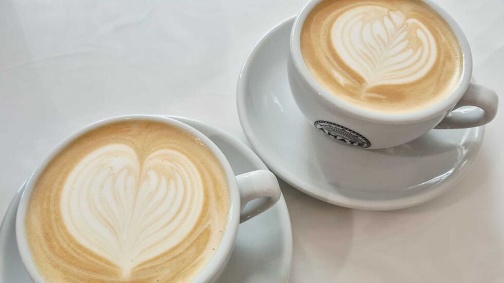 Sorten- und jahrgangsreiner Kaffee ist die Spezialität. Ein Cappuccino kostet 4,90 Euro.