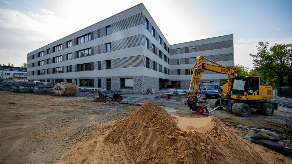 Da gibts noch zu tun. So sah der Schulcampus am letzen Ferientag (26.8.22) aus Da gibts noch zu tun. So sah der Schulcampus am letzen Ferientag (26.8.22) aus
