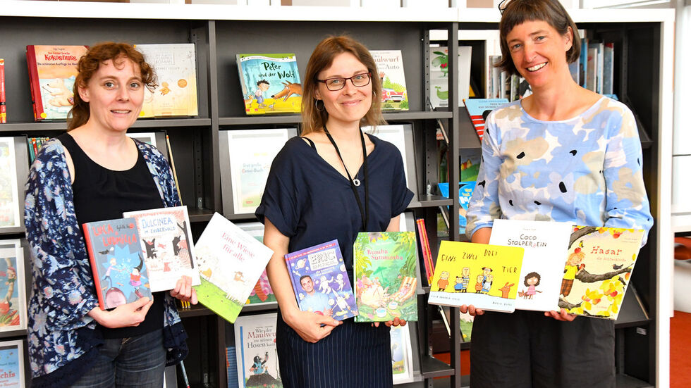 Das Team der Zentralbibliothek freut sich auf 22 Lesungen mit elf KünstlerInnen auf dem ersten Kinderliteraturfestival in Dresden Das Team der Zentralbibliothek freut sich auf 22 Lesungen mit elf KünstlerInnen auf dem ersten Kinderliteraturfestival in Dresden