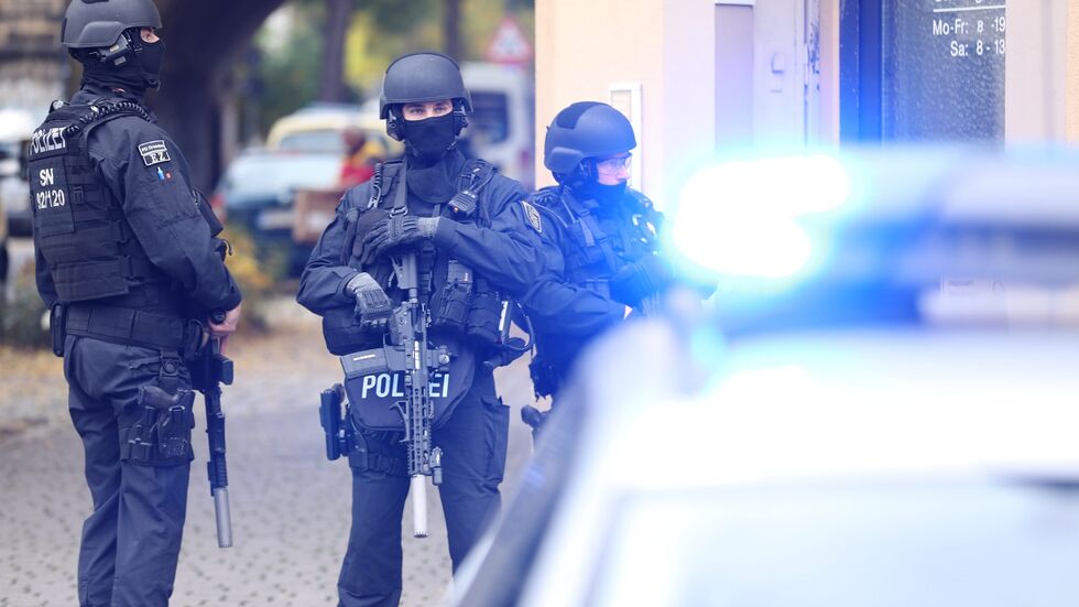 Die Straße ist weiträumig abgesperrt