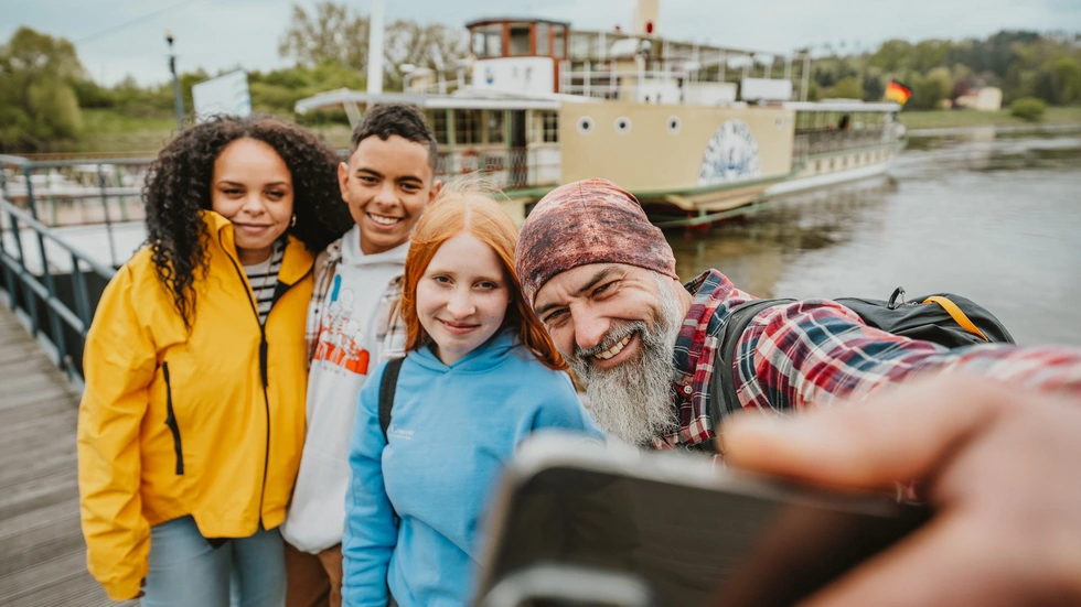 Die Dampfschifffahrt legt in Dresden ab