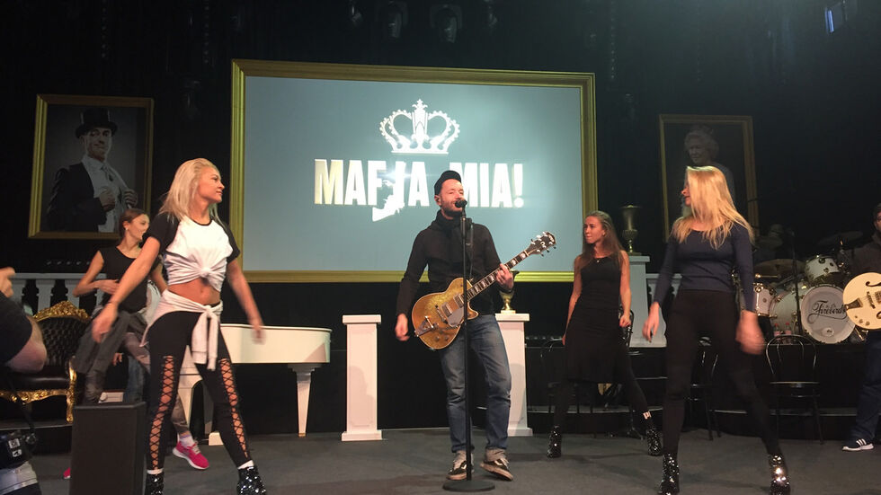 "The Firebirds" begleiten das Programm