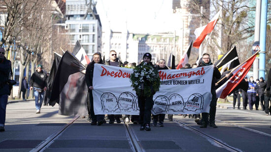 Von Bahnhof Mitte liefen die Rechtsextremen durch die Stadt.