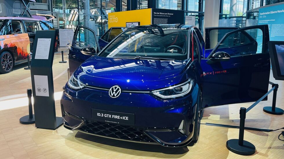 Nur 6000 Fahrzeuge, darunter die Sonderedition "fire + ice" des ID.3 liefen dieses Jahr in Dresden noch vom Band Nur 6000 Fahrzeuge, darunter die Sonderedition "fire + ice" des ID.3 liefen dieses Jahr in Dresden noch vom Band