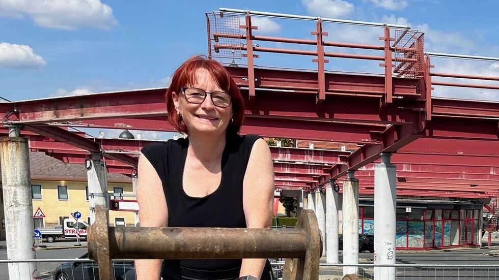 OB Kerstin Körner vor einem weiteren Sorgenkind von Dippoldiswalde, dem maroden Busbahnhof OB Kerstin Körner vor einem weiteren Sorgenkind von Dippoldiswalde, dem maroden Busbahnhof