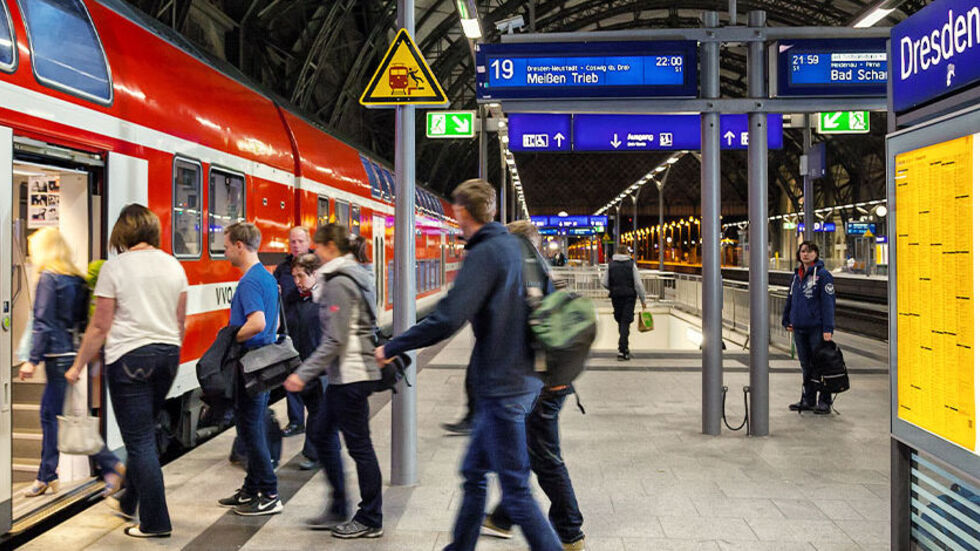 Dresden ist eine Stadt der kurzen Wege - viele Bürger sind zu Fuß oder mit den öffentlichen Verkehrsmitteln unterwegs
