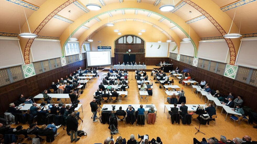 Der Kreistag Görlitz kam am Dienstag in der Aula des Berufschulzentrums zu einer Sondersitzung zusammen. Auf Antrag der AfD wurde die Sitzung einberufen. Der Kreistag Görlitz kam am Dienstag in der Aula des Berufschulzentrums zu einer Sondersitzung zusammen. Auf Antrag der AfD wurde die Sitzung einberufen.