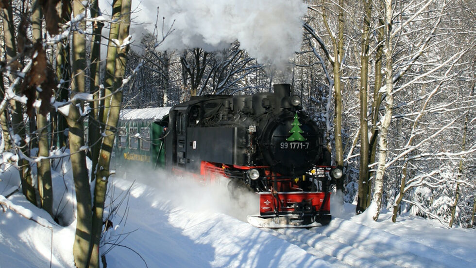 Unter Volldampf rollt Deutschlands älteste Schmalspurbahn wieder zum "Bimmelbahn und Lichterglanz".