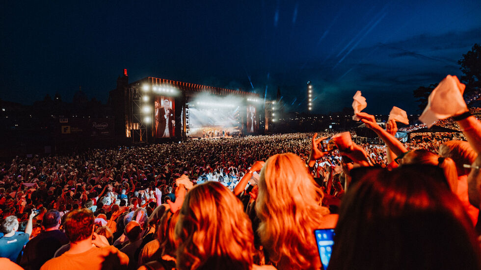 Gejubelter Star: Die Kaisermania 2024 war - wie immer - rasend schnell ausverkauft. Gejubelter Star: Die Kaisermania 2024 war - wie immer - rasend schnell ausverkauft.