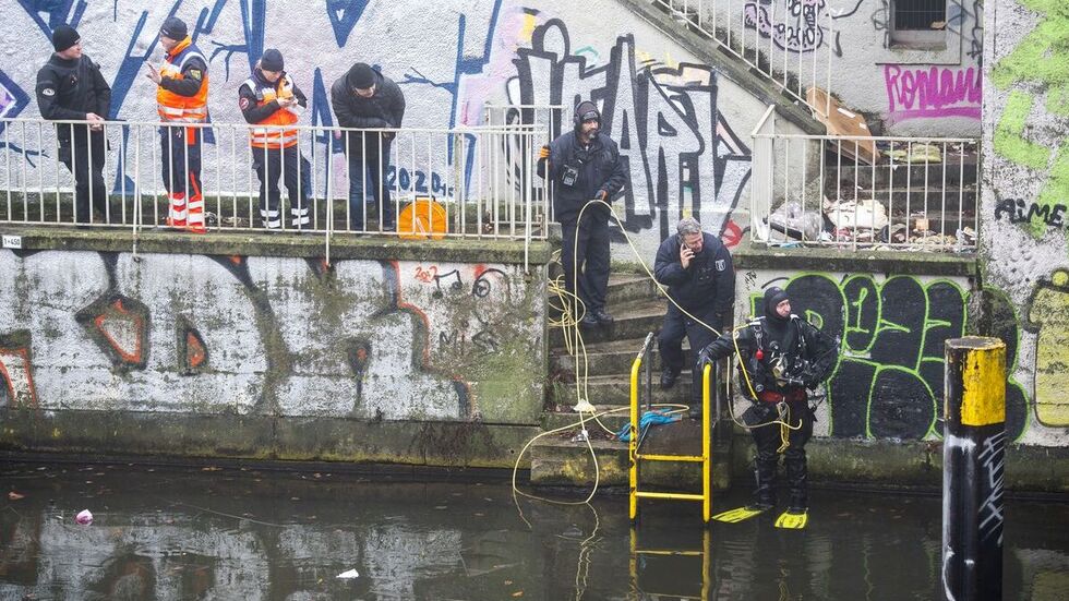 20 Polizeitaucher sind im Einsatz. 20 Polizeitaucher sind im Einsatz.