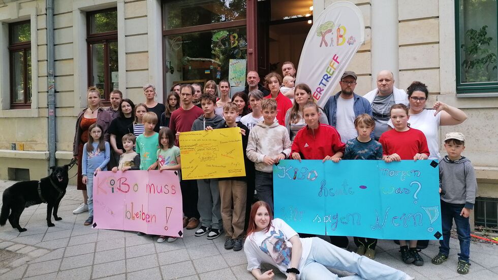 Auch die Kinder machen sich für den Erhalt vom KiBo stark. Auch die Kinder machen sich für den Erhalt vom KiBo stark.