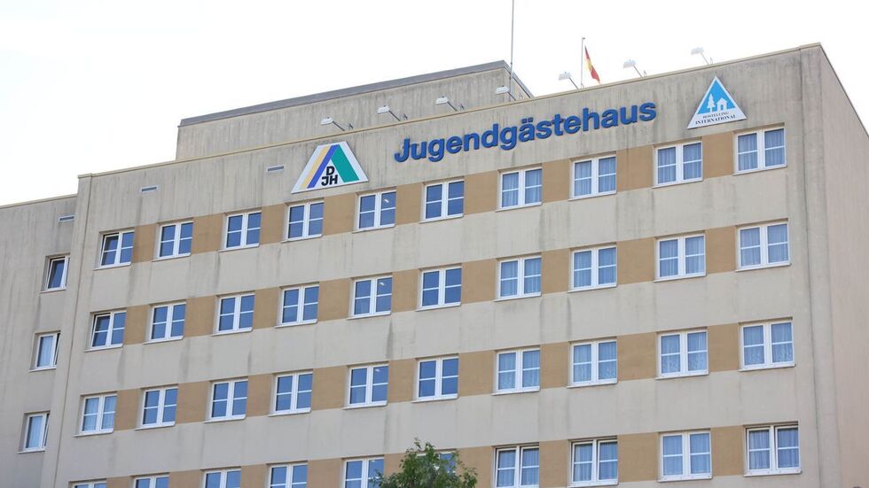 Der Rettungsdienst versorgte Dutzende Erkrankte in der Jugendherberge in der Wilsdruffer Vorstadt.