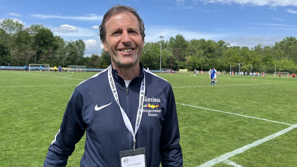 Sieger der Herzen: Bürgermeister Siegfried Gatterer aus Südtirol von dessen Bürgermeister-Fußballnationallmanschaft