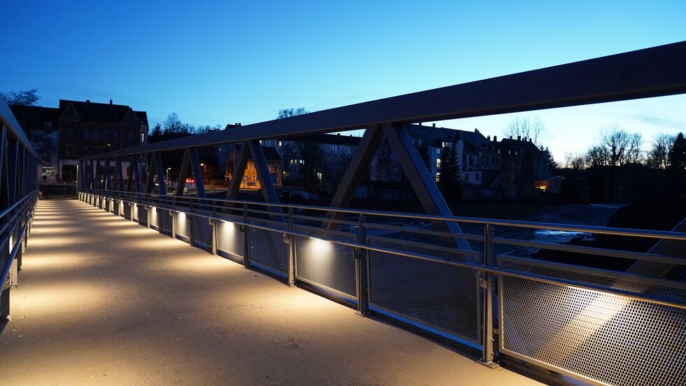 Neue Brücke am Pleißenbach