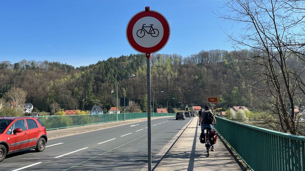 So sah es zur Brückenöffnung aus - die Radfahr-Verbot sorgte für viel Kritik So sah es zur Brückenöffnung aus - die Radfahr-Verbot sorgte für viel Kritik