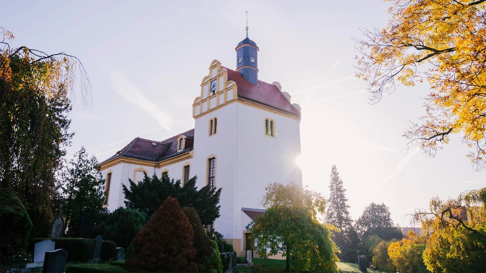 Die alte Kirche in Coswig. Die Stadt ist vor allem als Startpunkt für Ausflüge in die Elblandregion beliebt. 