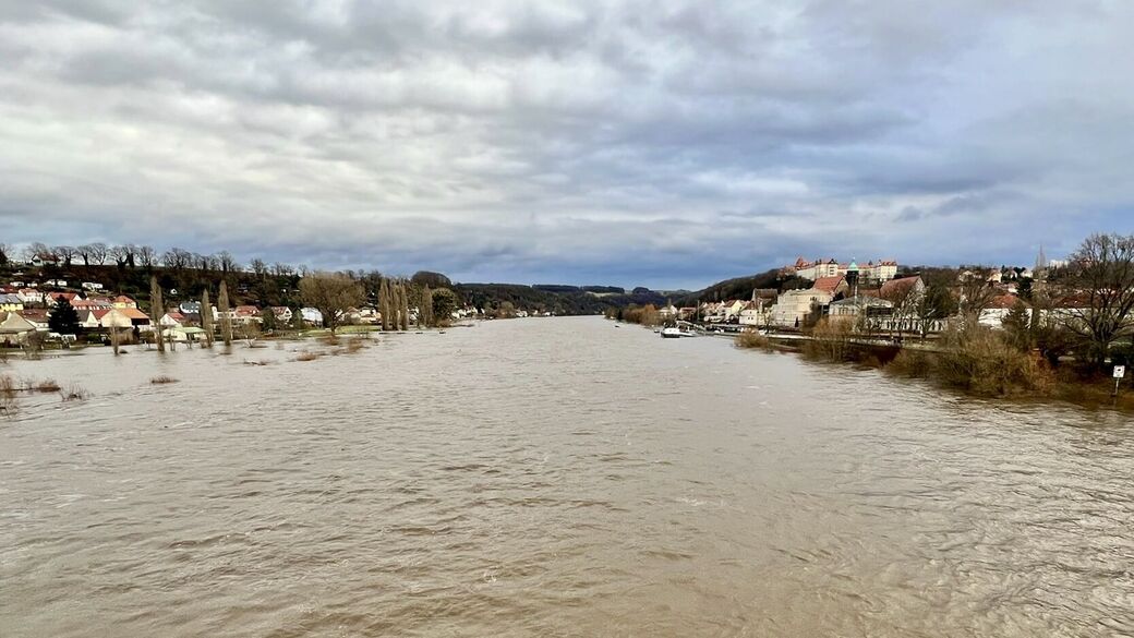Auch in Pirna steigt der Elbepegel weiter an.