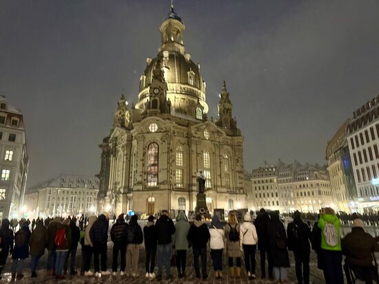 Die Menschenkette vor der Frauenkirche.