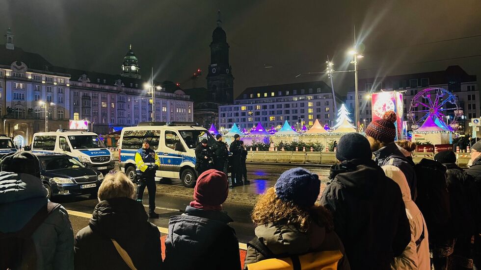 Die Polizei war entlang der Menschenkette stark vertreten, musste aber nicht eingreifen