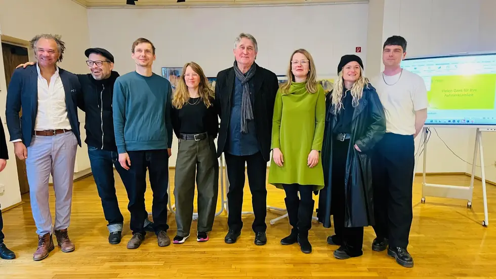 Kulturbürgermeisterin Klepsch (grünes Kleid) mit den diesjährigen Preisträgern Matthias Creutziger (Mitte), dem Duo Ätna (re.) und der Banda Communale
