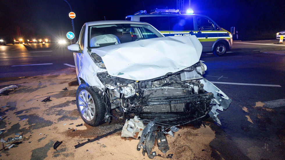 Der Sachschaden liegt bei rund 30.000 Euro. Der Sachschaden liegt bei rund 30.000 Euro.