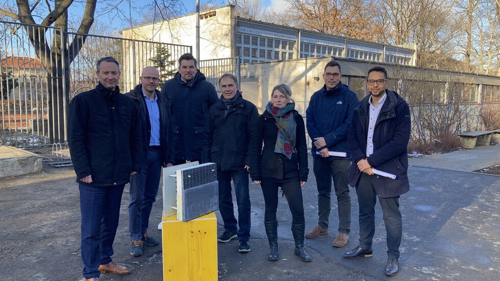 Startschuss für den Einsatz von Carbonbeton im Rahmen der Baumaßnahmen für die 49. Grundschule in Dresden. Startschuss für den Einsatz von Carbonbeton im Rahmen der Baumaßnahmen für die 49. Grundschule in Dresden.