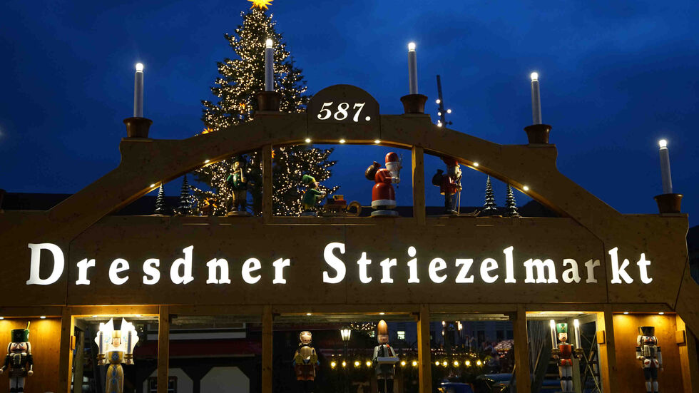 Vor allem der Dresdner Weihnachtsmarkt lockt jährlich viele Touristen in die Stadt.