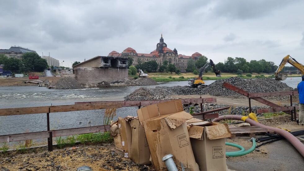 Bis Ende September soll die Carolabrücke komplett abgebrochen sein.