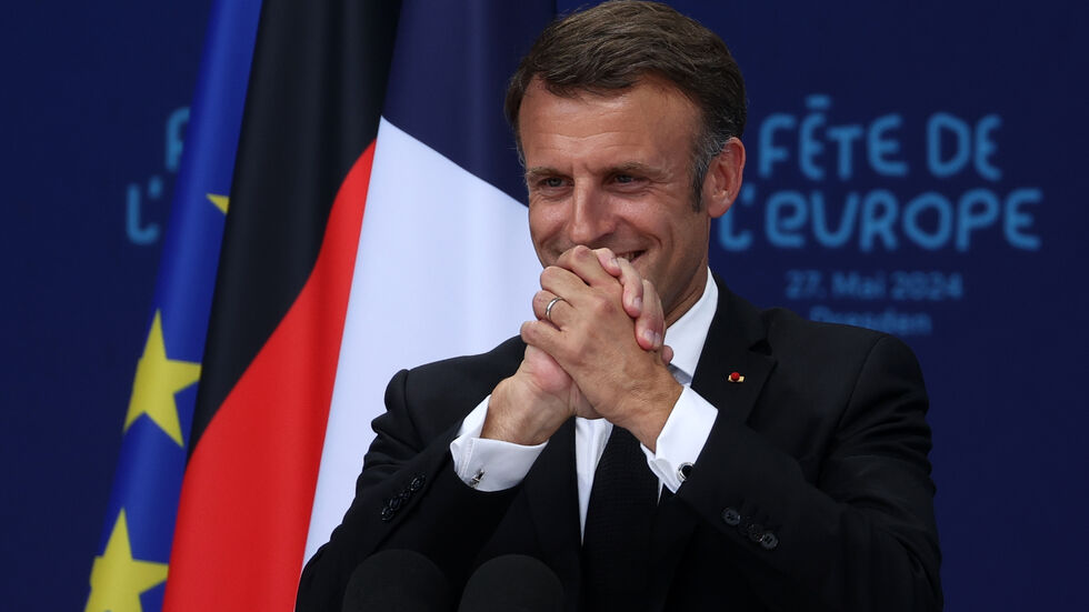 Emmanuel Macron, Präsident von Frankreich, bedankt sich nach seiner Rede bei den Besuchern beim Europäischen Jugendfest "Fête de l'Europe" auf dem Neumarkt vor der Frauenkirche. Emmanuel Macron, Präsident von Frankreich, bedankt sich nach seiner Rede bei den Besuchern beim Europäischen Jugendfest "Fête de l'Europe" auf dem Neumarkt vor der Frauenkirche.