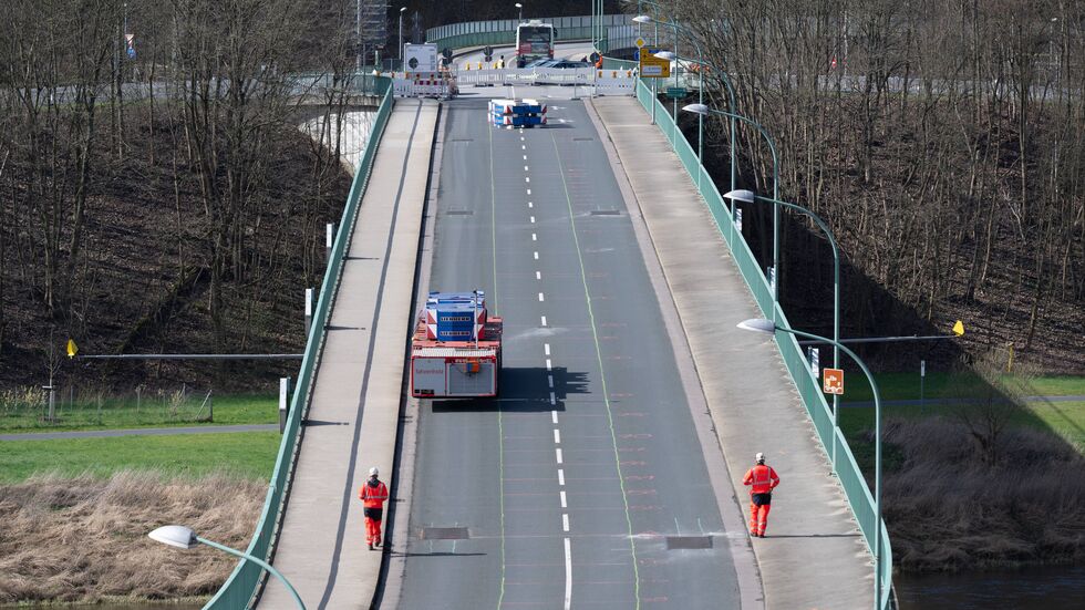 Läuft besser als erwartet: Die Bad Schandauer Elbbrücke hält den Belastungen (glücklicherweise) Stand.