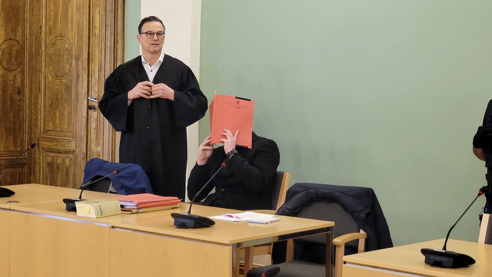 Der Angeklagte mit seinem Verteidiger