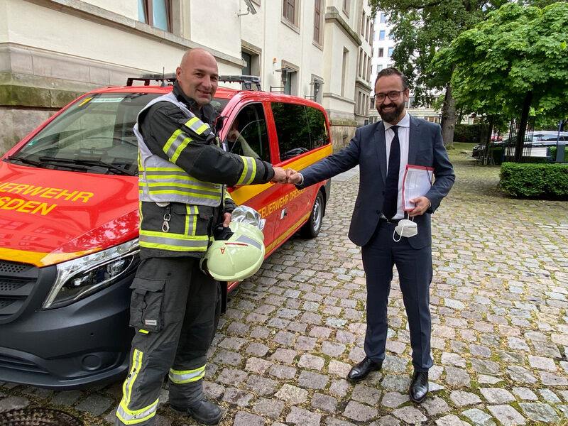 Wissenschaftsminister Sebastian Gemkow bedankte sich anschließend bei den Kameraden der Dresdner Feuerwehr für den Einsatz und ihr tägliches Engagement.