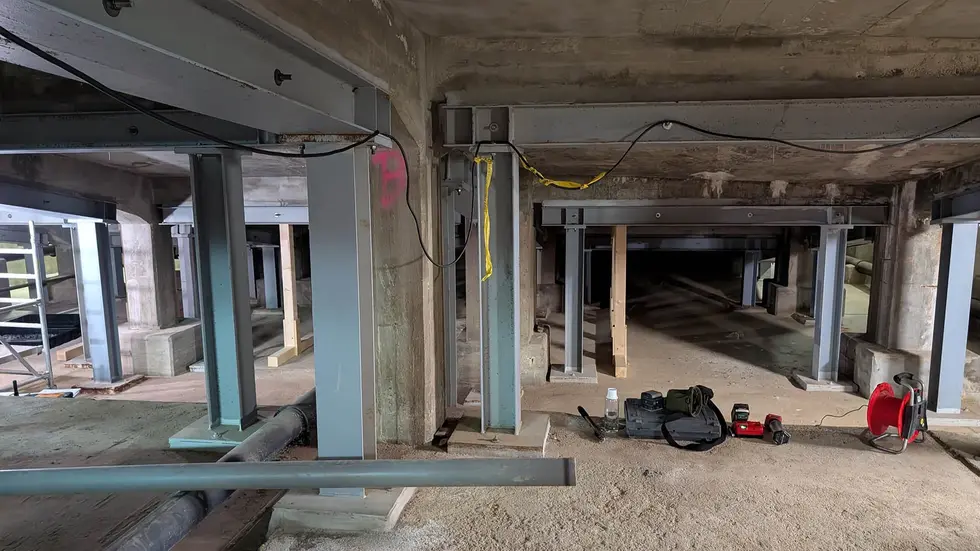 Schwimmhalle Klotzsche im Keller unter dem Beckenunterboden Schwimmhalle Klotzsche im Keller unter dem Beckenunterboden