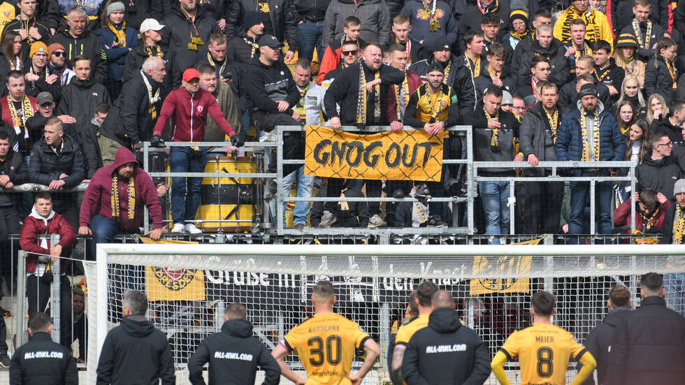 Spieler stellen sich den gefrusteten Fans