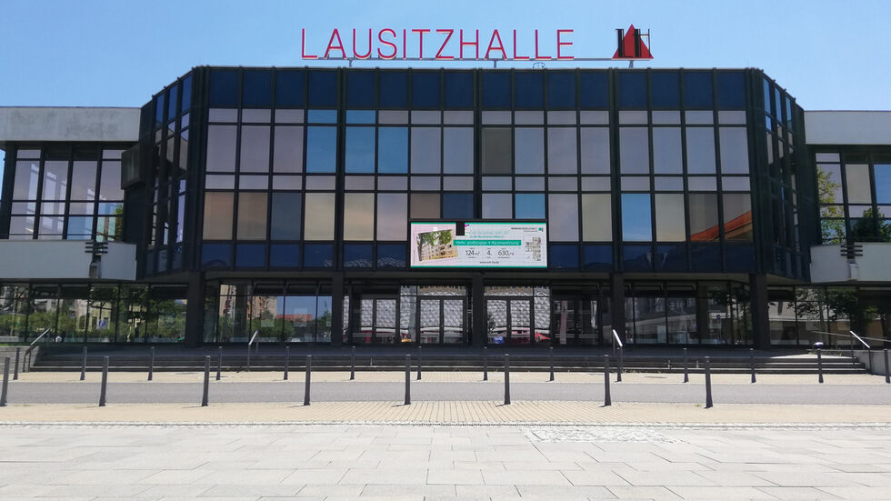 Eines der bestätigten Projekte - die Lausitzhalle Hoyerswerda soll für sechs Millionen Euro saniert und modernisiert werden. Die Stadt kann mit einer 90-prozentigen Förderung rechnen. Eines der bestätigten Projekte - die Lausitzhalle Hoyerswerda soll für sechs Millionen Euro saniert und modernisiert werden. Die Stadt kann mit einer 90-prozentigen Förderung rechnen.