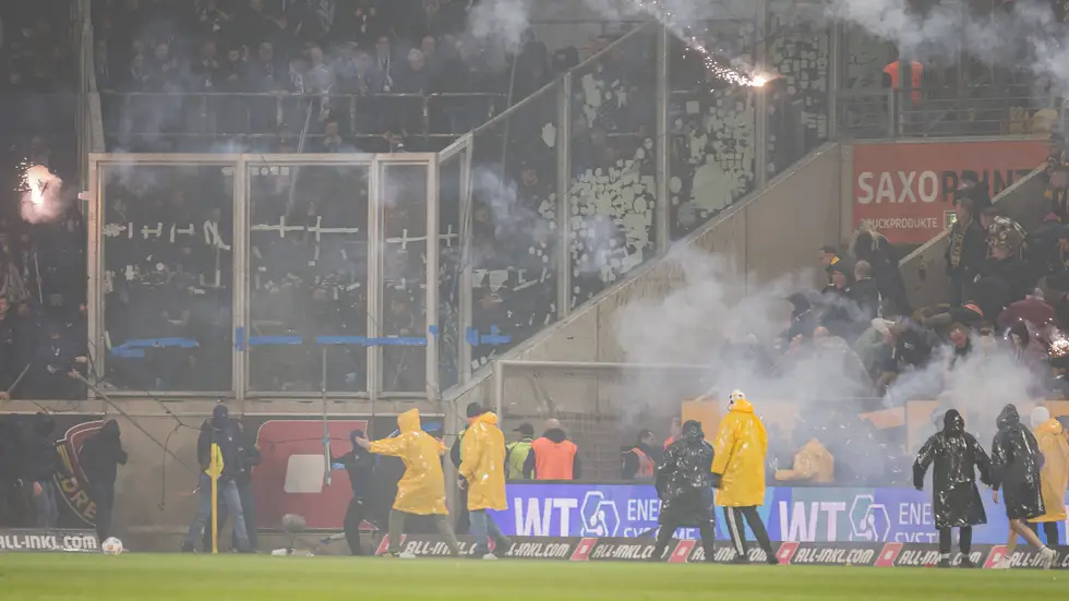 Ausschreitungen bei Spiel Dynamo Dresden gegen Hertha BSC Ausschreitungen bei Spiel Dynamo Dresden gegen Hertha BSC