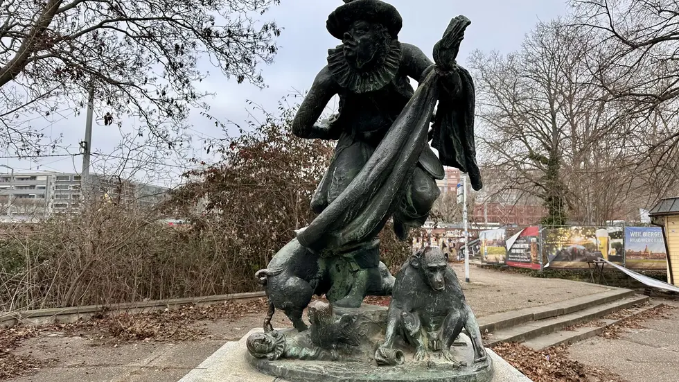 Plastik am Standort des Narrenhäusels