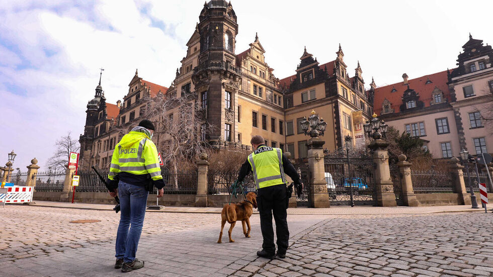 Ermittler beim Grünen Gewölbe in Dresden im November 2019 vor Ort. (Archivbild)