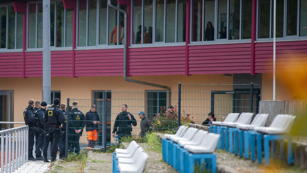Die Kinder wurden in der Sporthalle in Sicherheit gebracht. Die Kinder wurden in der Sporthalle in Sicherheit gebracht.