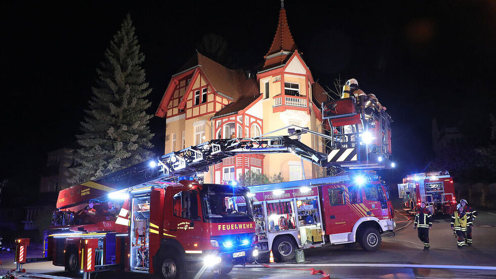 Auch mit einer Drehleiter wurde gearbeitet.